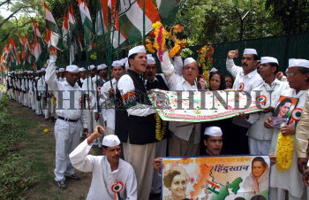 Image Id : 5109725 <span>Date : 2005-06-19 <span>Category : Politics</span>