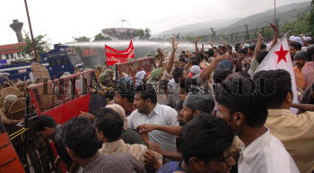 Image Id : 5200954 <span>Date : 2005-07-04 <span>Category : Politics</span>