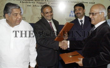 Image Id : 5320705 <span>Date : 2005-07-23 <span>Category : Politics</span>
