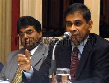 Image Id : 5320822 <span>Date : 2005-07-25 <span>Category : Economy Business and Finance</span>