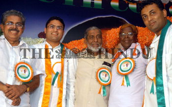 Image Id : 5353695 <span>Date : 2005-07-31 <span>Category : Politics</span>