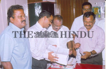 Image Id : 5358975 <span>Date : 2005-08-01 <span>Category : Politics</span>