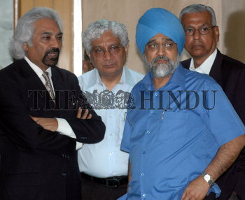Image Id : 5371266 <span>Date : 2005-08-04 <span>Category : Politics</span>