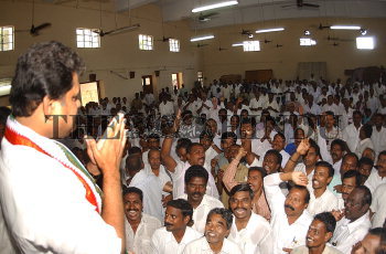 Image Id : 5386704 <span>Date : 2005-08-06 <span>Category : Politics</span>
