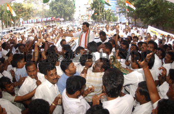 Image Id : 5386708 <span>Date : 2005-08-06 <span>Category : Politics</span>