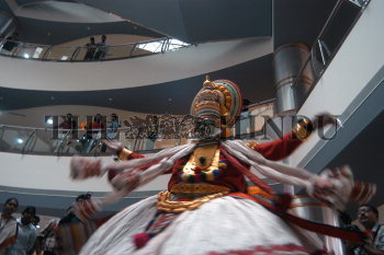 Image Id : 5637130 <span>Date : 2005-09-15 <span>Category : Arts Culture and Entertainment</span>