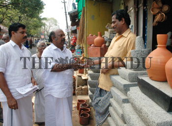 Image Id : 5676859 <span>Date : 2005-09-21 <span>Category : Politics</span>