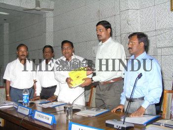 Image Id : 5683887 <span>Date : 2005-09-22 <span>Category : Politics</span>