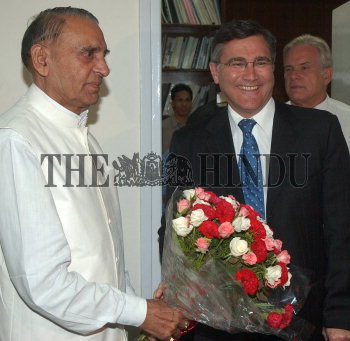Image Id : 5759367 <span>Date : 2005-10-03 <span>Category : Politics</span>