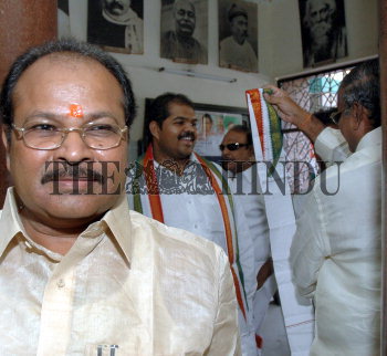 Image Id : 5780914 <span>Date : 2005-10-06 <span>Category : Politics</span>