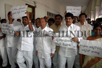 Image Id : 5790038 <span>Date : 2005-10-07 <span>Category : Politics</span>