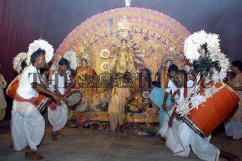 Image Id : 5814344 <span>Date : 2005-10-10 <span>Category : Arts Culture and Entertainment</span>