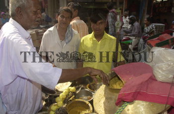 Image Id : 5834539 <span>Date : 2005-10-14 <span>Category : Economy Business and Finance</span>