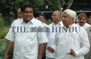 Image Id : 6009055 <span>Date : 2005-11-07 <span>Category : Politics</span>