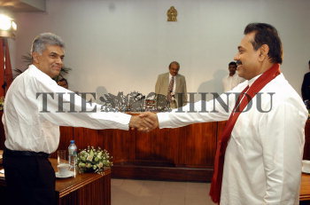 Image Id : 6048026 <span>Date : 2005-11-12 <span>Category : Politics</span>