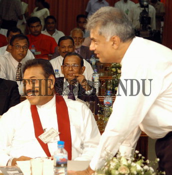 Image Id : 6048137 <span>Date : 2005-11-12 <span>Category : Politics</span>