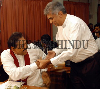 Image Id : 6048146 <span>Date : 2005-11-12 <span>Category : Politics</span>