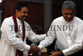 Image Id : 6048225 <span>Date : 2005-11-12 <span>Category : Politics</span>