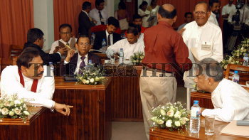 Image Id : 6048230 <span>Date : 2005-11-12 <span>Category : Politics</span>