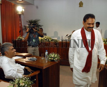 Image Id : 6048234 <span>Date : 2005-11-12 <span>Category : Politics</span>
