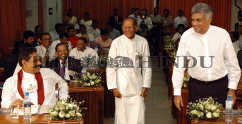 Image Id : 6048241 <span>Date : 2005-11-12 <span>Category : Politics</span>