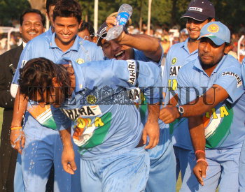 Image Id : 6048545 <span>Date : 2005-11-12 <span>Category : Sport</span>