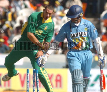 Image Id : 6082009 <span>Date : 2005-11-16 <span>Category : Sport</span>