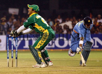 Image Id : 6120332 <span>Date : 2005-11-19 <span>Category : Sport</span>