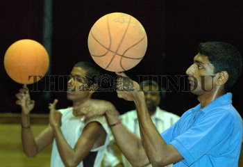 Image Id : 6127444 <span>Date : 2005-11-21 <span>Category : Sport</span>
