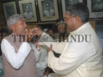 Image Id : 6194870 <span>Date : 2005-11-30 <span>Category : Politics</span>