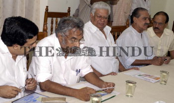 Image Id : 6236336 <span>Date : 2005-12-05 <span>Category : Politics</span>