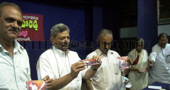 Image Id : 6236504 <span>Date : 2005-12-05 <span>Category : Politics</span>