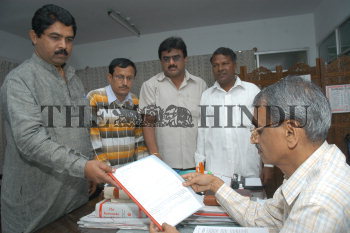 Image Id : 6303069 <span>Date : 2005-12-13 <span>Category : Politics</span>