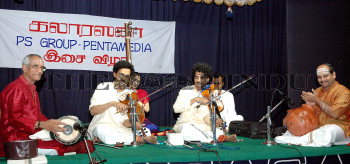 Image Id : 6382134 <span>Date : 2005-12-23 <span>Category : Arts Culture and Entertainment</span>