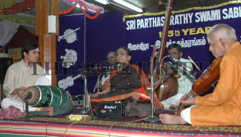 Image Id : 6429045 <span>Date : 2005-12-29 <span>Category : Arts Culture and Entertainment</span>