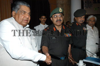 Image Id : 6437280 <span>Date : 2005-12-30 <span>Category : Politics</span>