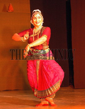 Image Id : 6464543 <span>Date : 2006-01-02 <span>Category : Arts Culture and Entertainment</span>