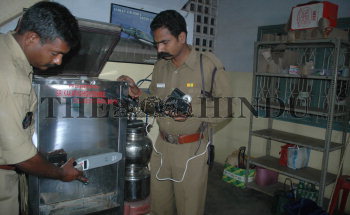 Image Id : 6901352 <span>Date : 2006-02-21 <span>Category : Crime Law and Justice</span>