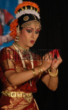 Image Id : 6910302 <span>Date : 2006-02-21 <span>Category : Arts Culture and Entertainment</span>