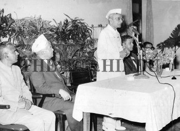 Image Id : 6911208 <span>Date : 1962-05-01 <span>Category : Politics</span>