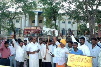 Image Id : 7073237 <span>Date : 2006-03-11 <span>Category : Politics</span>