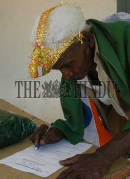 Image Id : 7097839 <span>Date : 2006-03-14 <span>Category : Politics</span>