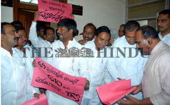 Image Id : 7117475 <span>Date : 2006-03-16 <span>Category : Politics</span>