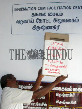 Image Id : 7376432 <span>Date : 2006-04-07 <span>Category : Politics</span>