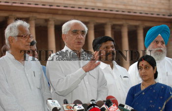 Image Id : 7392343 <span>Date : 2006-04-08 <span>Category : Politics</span>