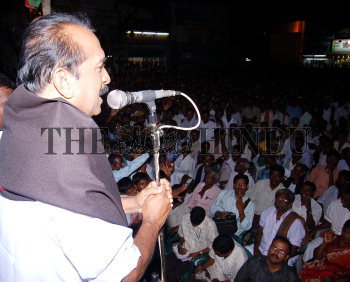 Image Id : 7401084 <span>Date : 2006-04-09 <span>Category : Politics</span>