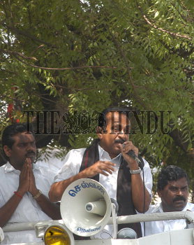 Image Id : 7410916 <span>Date : 2006-04-11 <span>Category : Politics</span>