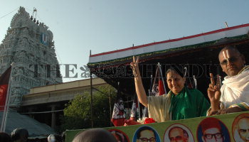 Image Id : 7421718 <span>Date : 2006-04-11 <span>Category : Politics</span>