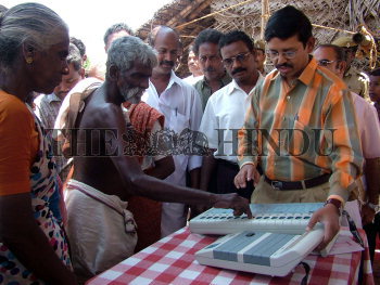 Image Id : 7430689 <span>Date : 2006-04-12 <span>Category : Politics</span>