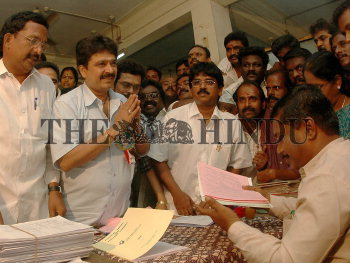 Image Id : 7464562 <span>Date : 2006-04-15 <span>Category : Politics</span>